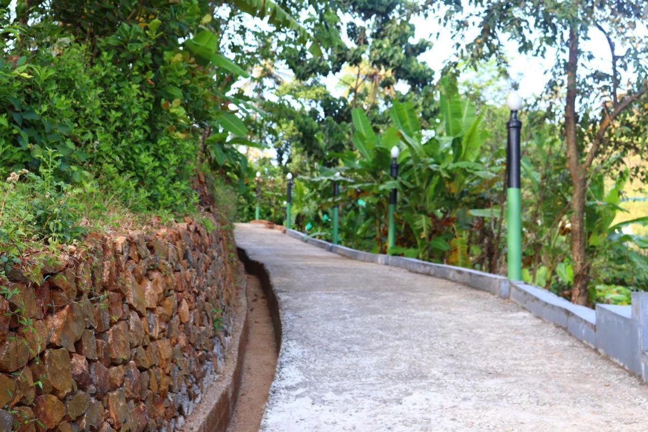 Stone Hills Hotel Kannur Buitenkant foto